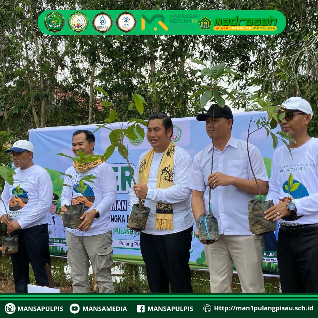 BUPATI DAN WAKIL BUPATI PULANG PISAU LAKUKAN PENANAMAN MATOA DI MAN 1 PULANG PISAU 